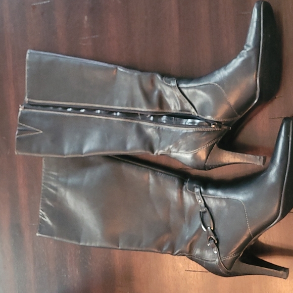 Wortington Black knee high vintage boots. Size 8 M. Silver buckle accents. - Picture 2 of 4